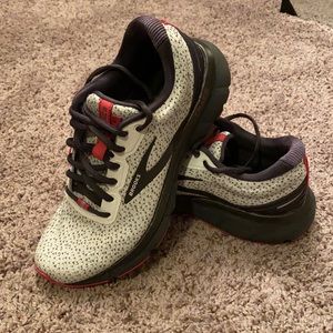 Brook’s Trace Running Shoes!